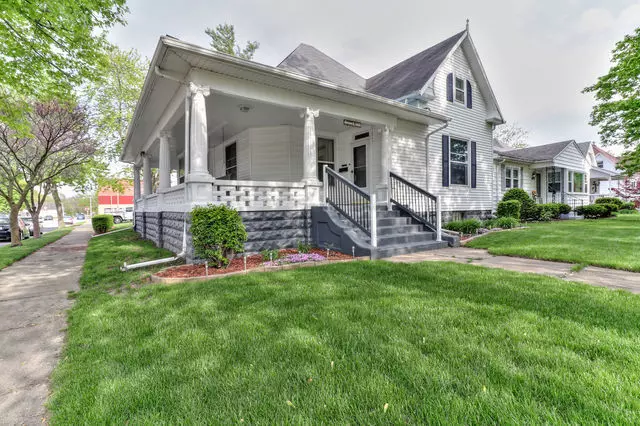 Villa Grove, IL 61956,11 N Oak ST