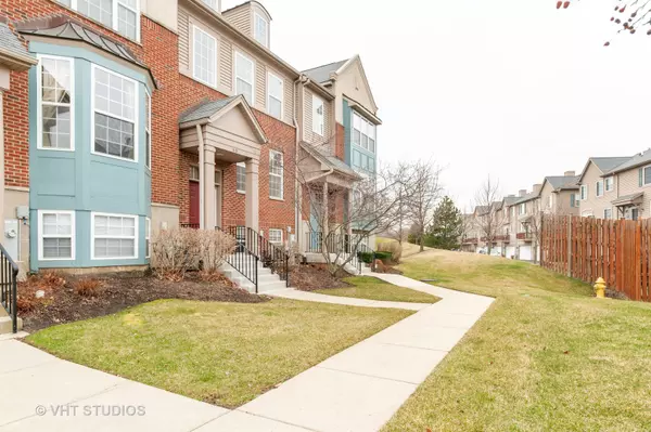 313 Station Park CIR, Grayslake, IL 60030