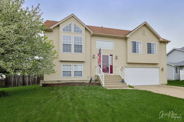 712 WIMBLETON TRL, Mchenry, IL 60050