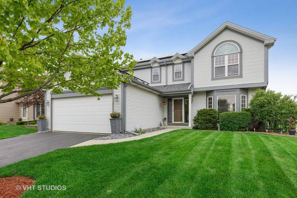 1213 Hill Crest DR, Carol Stream, IL 60188