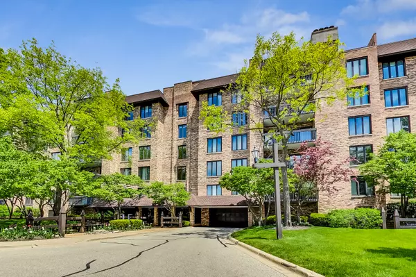 3900 Mission Hills RD #103, Northbrook, IL 60062