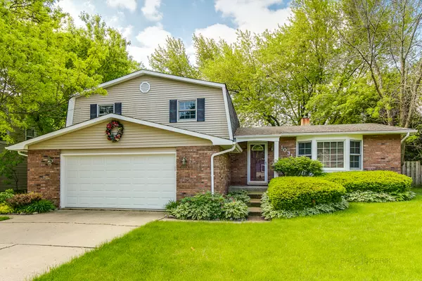 1031 Shari LN, Libertyville, IL 60048