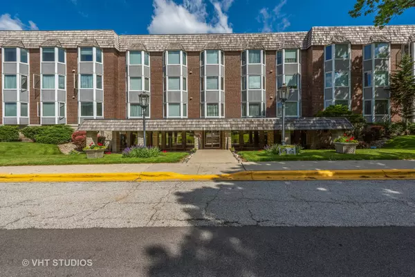 200 Thames Pkwy #2M, Park Ridge, IL 60068