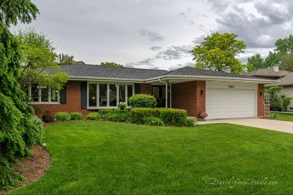 7912 Glen LN, Darien, IL 60561