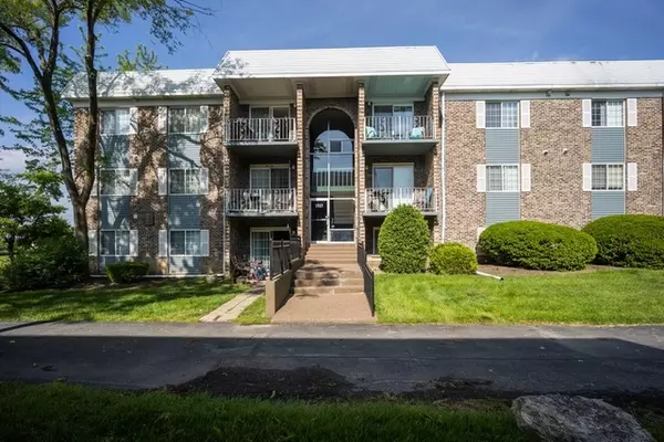 1515 N Windsor DR #203, Arlington Heights, IL 60004