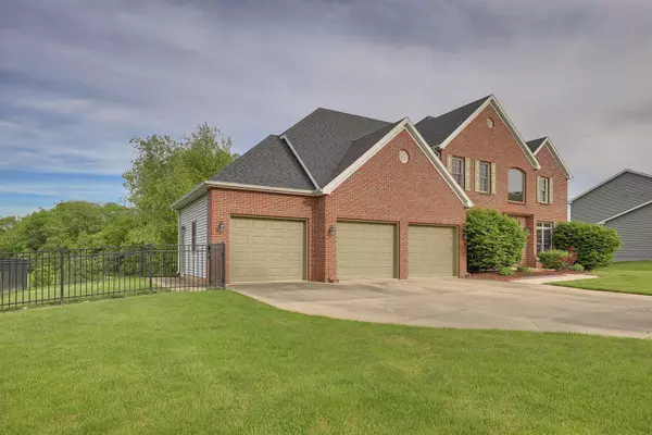 Mahomet, IL 61853,302 Fox Run DR