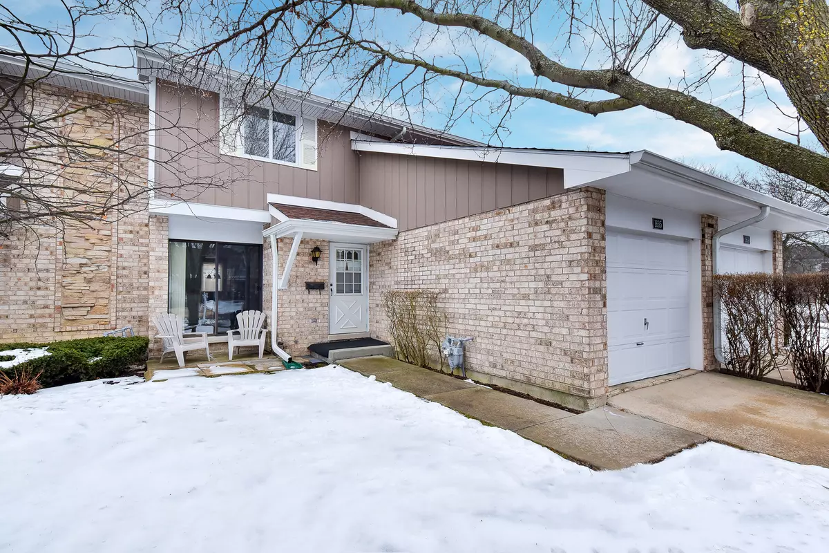 Wheaton, IL 60189,1635 Southampton CT