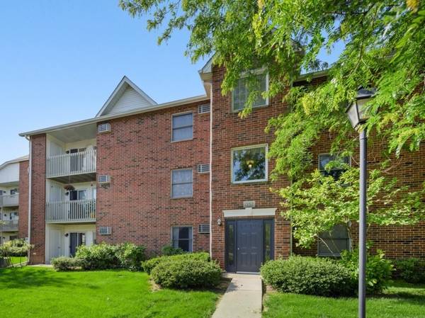 1352 Cunat CT #1A, Lake In The Hills, IL 60156