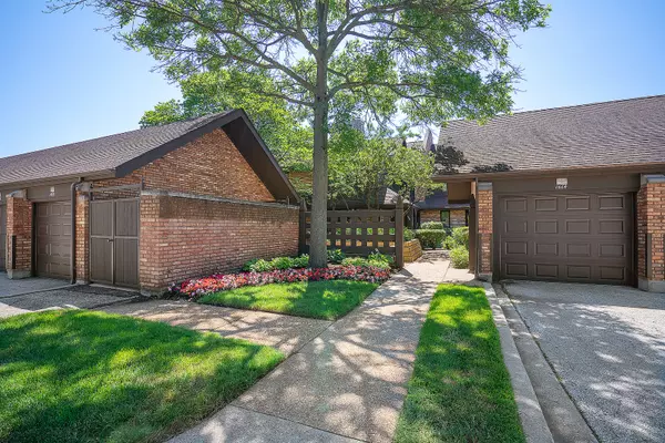 1868 Mission Hills LN, Northbrook, IL 60062