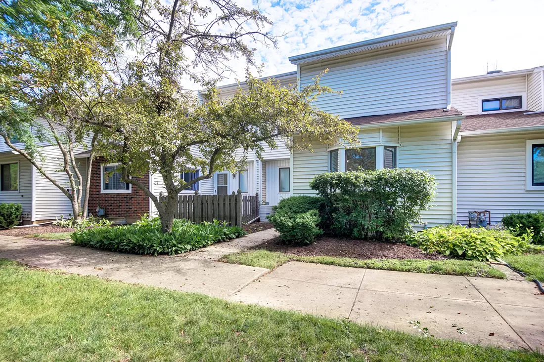 Woodridge, IL 60517,8 Wake Robin CT