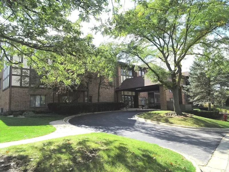 7737 W Golf DR #102, Palos Heights, IL 60463