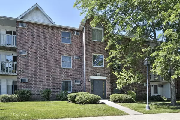 1352 Cunat CT #3A, Lake In The Hills, IL 60156