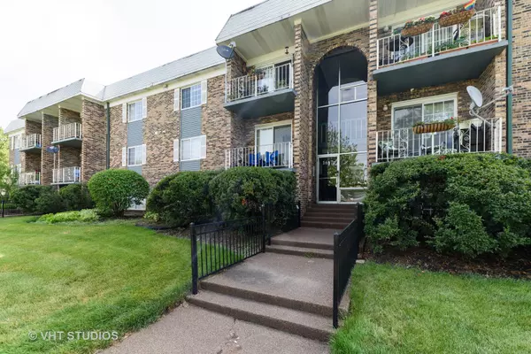 1617 N Windsor DR #205, Arlington Heights, IL 60004