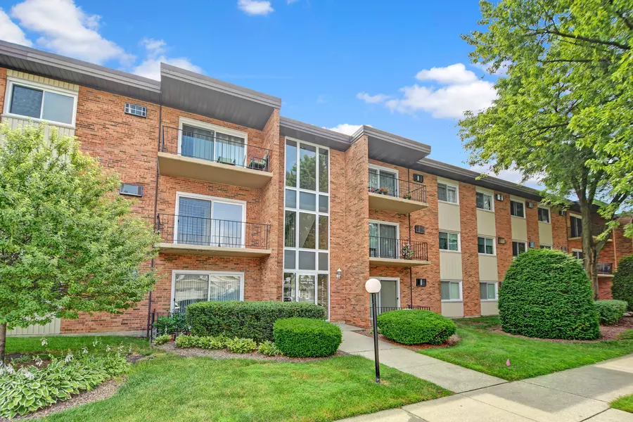 9721 S Keeler AVE #201, Oak Lawn, IL 60453