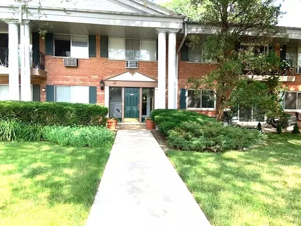 2403 S Goebbert RD #205, Arlington Heights, IL 60005