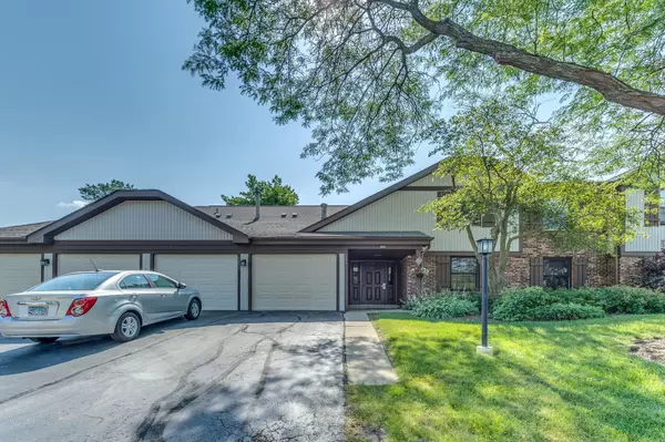 1253 Williamsburg DR #B2, Schaumburg, IL 60193