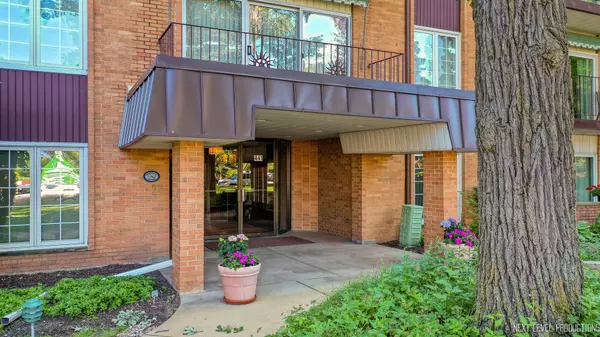 441 N Park BLVD #2I, Glen Ellyn, IL 60137