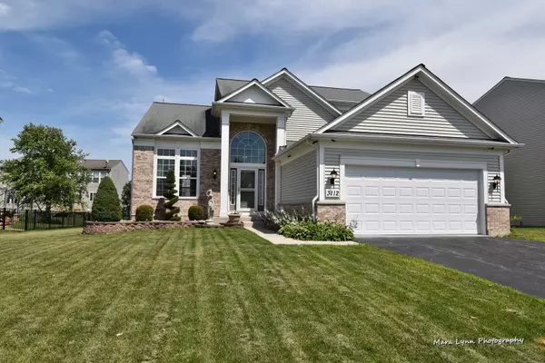 3112 Deerpath LN, Carpentersville, IL 60110