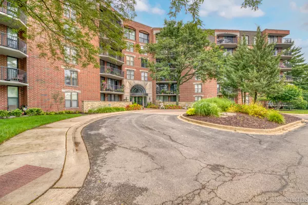 511 Aurora AVE #206, Naperville, IL 60540