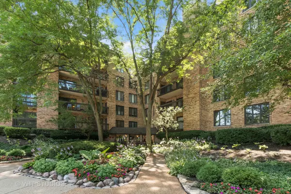 1740 Mission Hills RD #201, Northbrook, IL 60062