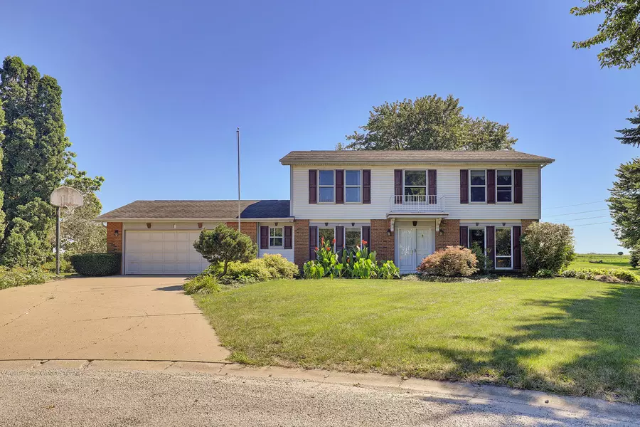 707 Somerset CIR, St. Joseph, IL 61873