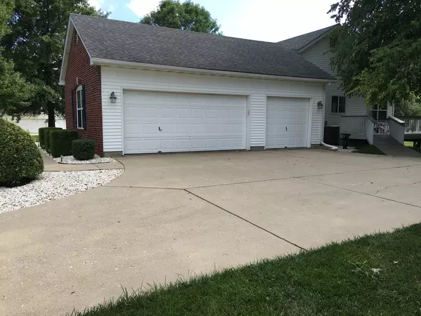 Belleville, IL 62226,4321 Alder PL