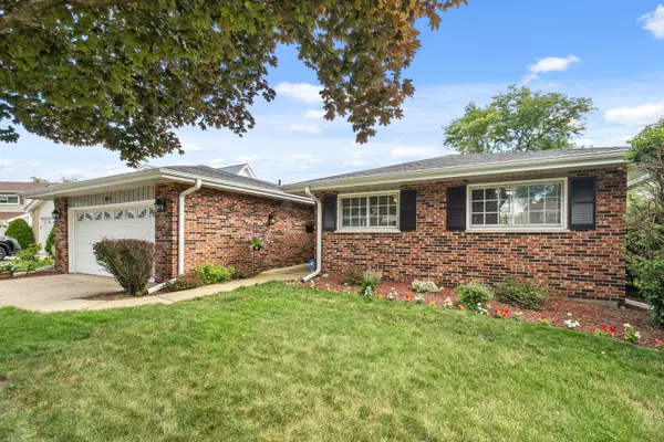 311 Timbercrest CT, Schaumburg, IL 60193