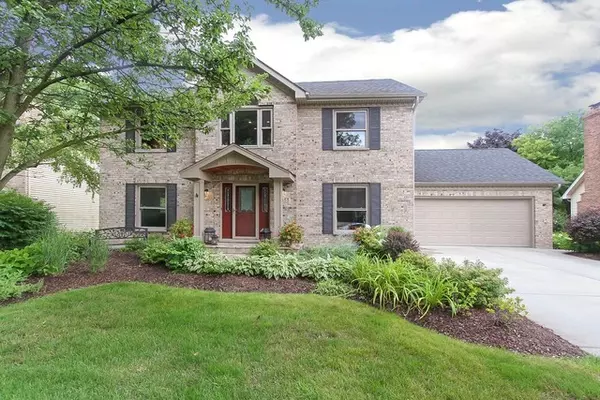 1033 AUGUSTANA DR, Naperville, IL 60565