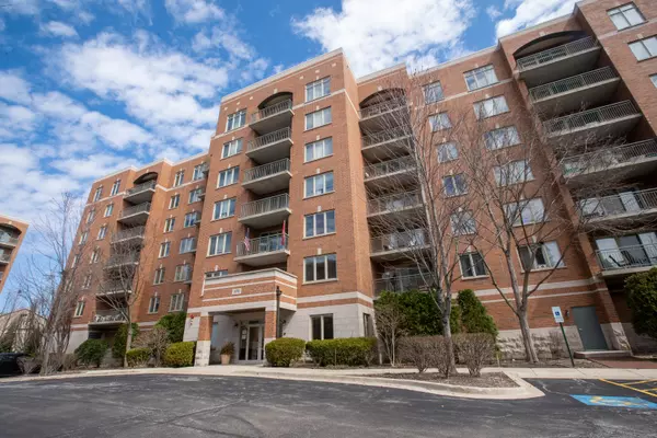 370 S Western AVE #502, Des Plaines, IL 60016