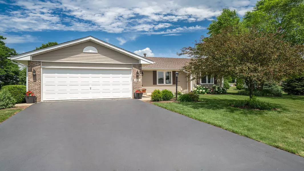 325 Winter Rose CIR, Davis Junction, IL 61020