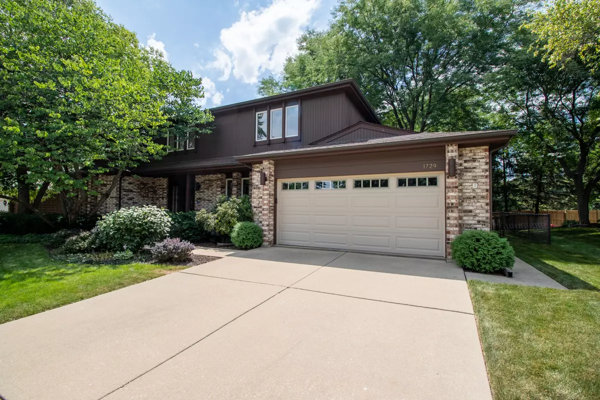 Libertyville, IL 60048,1729 Nathan LN