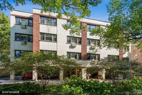 815 REBA PL #204, Evanston, IL 60202