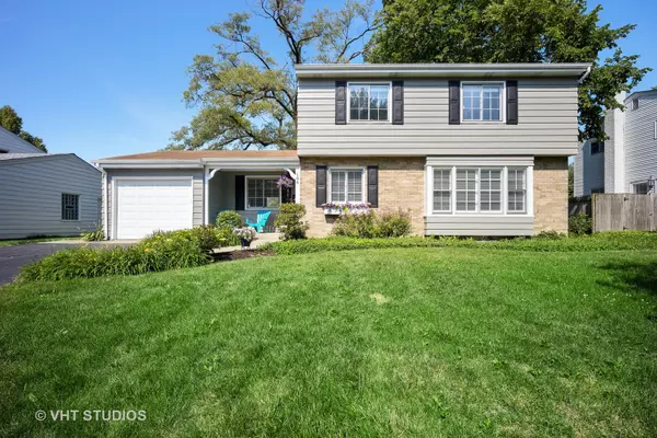 Deerfield, IL 60015,106 Forestway DR