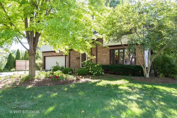 416 W Gartner RD, Naperville, IL 60540