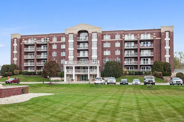 7041 W TOUHY AVE #608, Niles, IL 60714