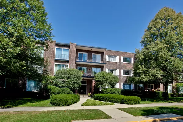 140 Franklin PL #208, Lake Forest, IL 60045