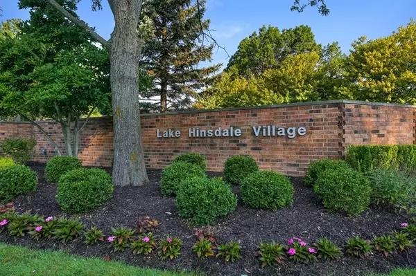 Willowbrook, IL 60527,701 Lake Hinsdale DR #102