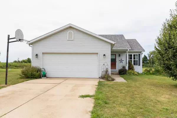 Downs, IL 61736,127 Mallard DR