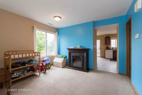 North Aurora, IL 60542,611 E Victoria CIR