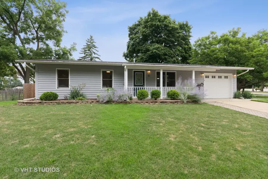 10 Briar LN, Geneva, IL 60134