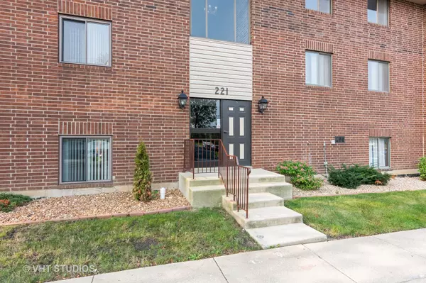 221 E Janata BLVD #1A, Lombard, IL 60148