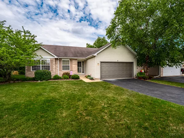 4 Asbury CT, Lake In The Hills, IL 60156