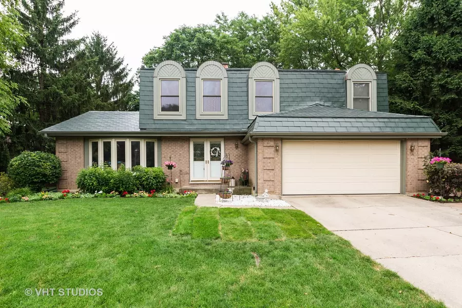 1013 Wellington AVE, Libertyville, IL 60048