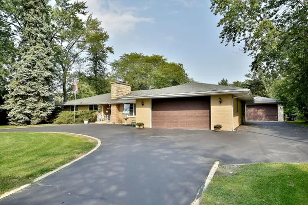 17W290 Hillside LN, Willowbrook, IL 60527