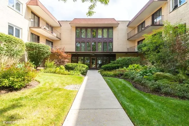 9801 Gross Point RD #206, Skokie, IL 60076