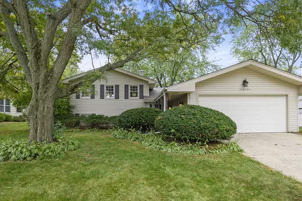 21W523 Monticello RD, Glen Ellyn, IL 60137