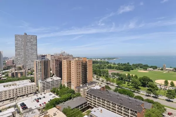 Chicago, IL 60613,3660 N LAKE SHORE DR #2104