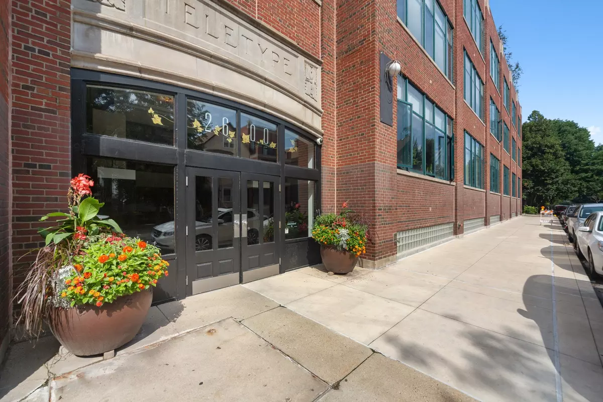 Chicago, IL 60614,2600 N Southport AVE #220