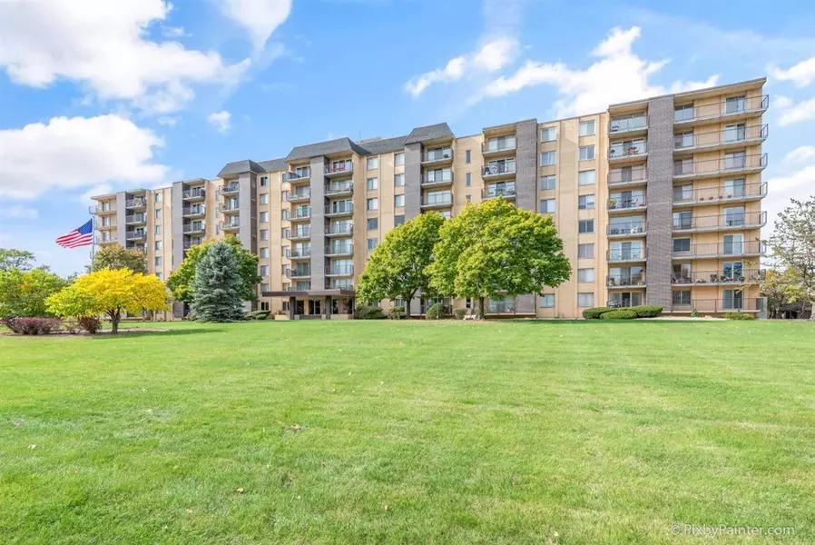 5400 Walnut AVE #808, Downers Grove, IL 60515