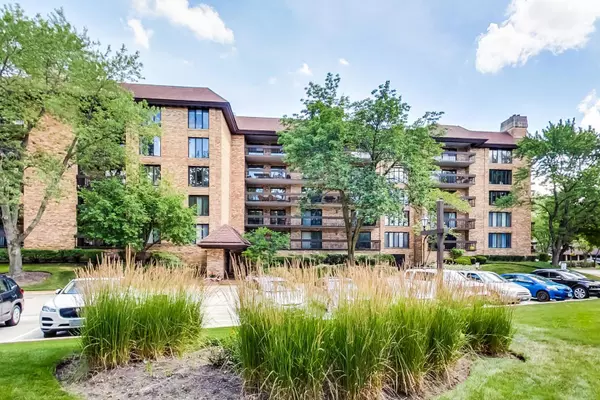 1671 Mission Hills RD #102, Northbrook, IL 60062